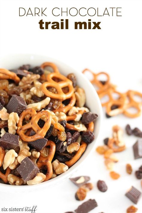 Dark Chocolate Trail Mix Homemade Trail Mix Recipes, Sweet Chips, White Chocolate Chex Mix, Chocolate Chex Mix, Homemade Jello, Healthy Snaks, Protein Energy Bites, Chocolate Trail Mix, Trail Mix Recipe