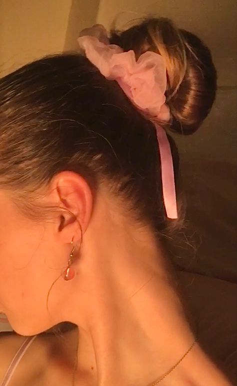 Ballet Aesthetic Hair, Ballet Bun Aesthetic, Silk Bun Hairstyles, Ballet Bun Hairstyles, Hair Inspo Prom, Hairstyles High Bun, Swirl Bun, Ballerina Hairstyles, Ballet Hair Accessories