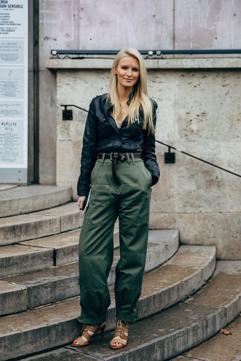 Everyday Outfits For Spring | POPSUGAR Fashion Simple Spring Outfits, Hawaiian Print Shirts, Pretty Skirts, Green Cargo Pants, Moda Paris, Popsugar Fashion, Summer 22, Green Cargo, Leather Shirt