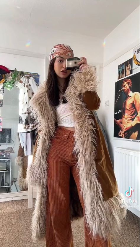 Winter Going Out Outfits, Boho Winter Outfits, Looks Adidas, 00s Mode, Stile Blair Waldorf, Adrette Outfits, Winter Outfits Aesthetic, 70s Inspired Fashion, Chic Winter Outfits