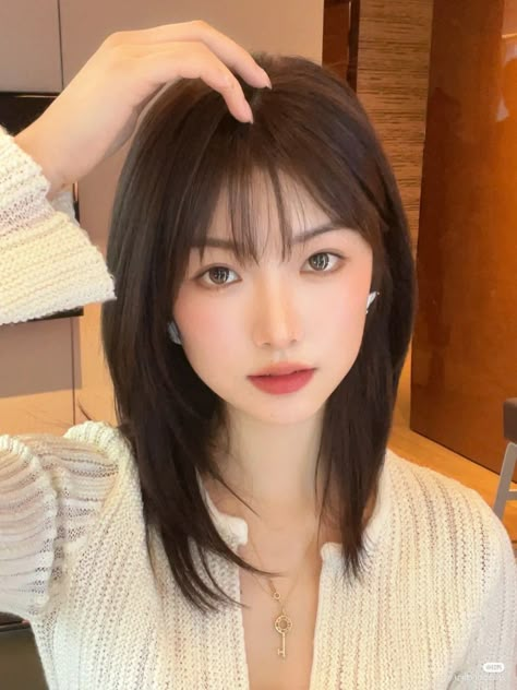 Japanese Medium Hairstyle, Trending Asian Hairstyles, Asian Short Hair Square Face, Medium Length Korean Hairstyle, Japanese Girl Haircut, Japanese Medium Hair, Japanese Haircut Medium, Short Hair Japanese Style, Hair Styles For Medium Length 2020