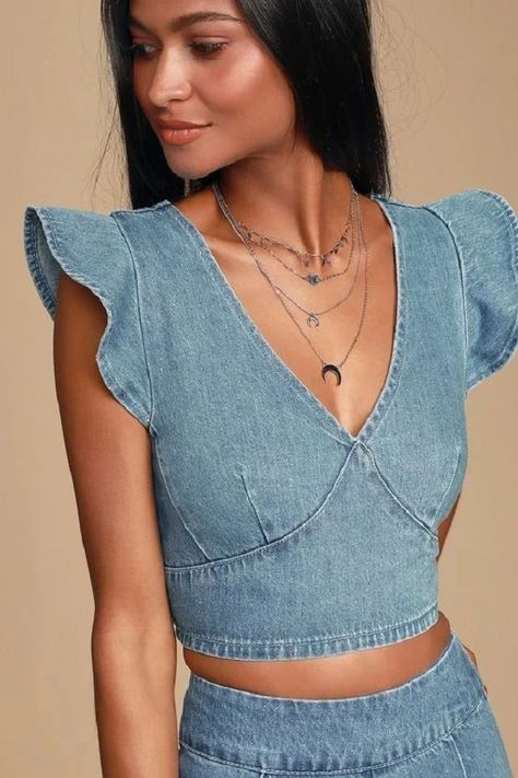 Top Types Of Tops for Every Trending Style - Dony Viet Nam in #BLOG Vestiti In Jeans, Ruffled Crop Top, 30 Outfits, Diy Vetement, Denim Crop Top, Denim Ideas, Moda Jeans, Cropped Tops, Cute Crop Tops