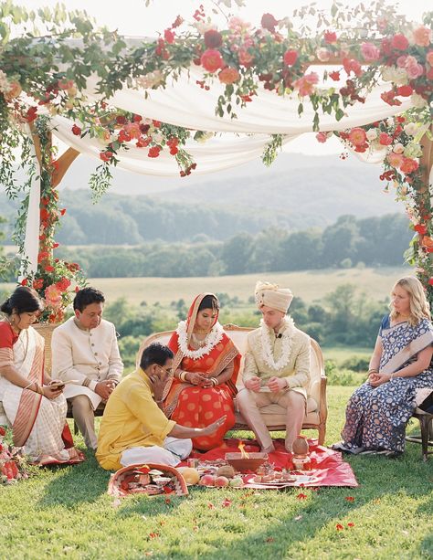 A Traditional Indian Wedding in Virginia's Picturesque Blue Ridge Mountains Mandap Ideas, Mandap Design, Modern Indian Wedding, Hindu Wedding Ceremony, Indian American, Telugu Wedding, Desi Wedding Decor, Mandap Decor, Pinterest Wedding