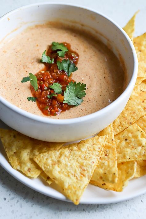 cottage cheese dip recipe in a white bowl with pico de gallo in middle of sauce Cottage Cheese Dip Recipes, Cheese Dip Mexican, Cottage Cheese Dips, Cheese Tacos, Queso Dip Recipes, Spicy Tacos, Queso Cheese, Snack Craving, Queso Dip