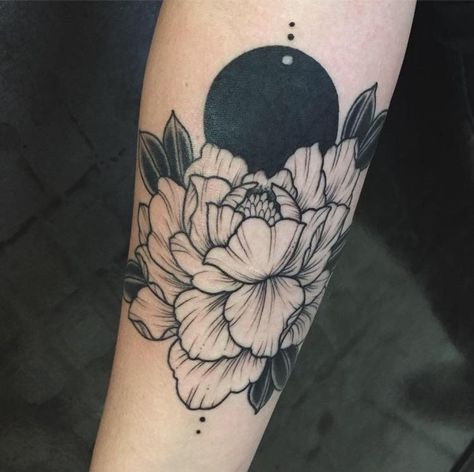 Flower Cover Up Tattoos, Tatuaje Cover Up, Cover Up Tattoos For Women, Cream Tattoo, Black Tattoo Cover Up, Circle Tattoo, Circle Tattoos, Tattoo Zeichnungen, Tattoo Cover Up