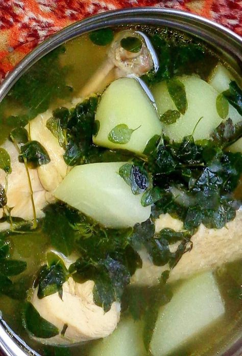 Malunggay Recipe, Tinola Recipe, Chicken Tinola, Easy Filipino Recipes, Papaya Recipes, Tinola, Filipino Dish, Chicken Burgers Recipe, Hawaiian Dishes