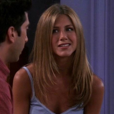 Rachel Haircut Friends, Rachel Green Aesthetic, Straight Blowout, Jen Aniston Hair, Jennifer Aniston Haircut, Friends Rachel Green, Rachel Green Hair, Rachel Haircut, Hair Stules