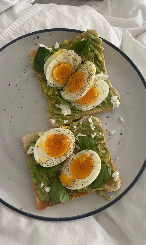 Avo And Egg Toast, Avacacado Toast Aesthetic, Nutritious Breakfast Aesthetic, Healthy Toast Aesthetic, Avocado Egg Toast Aesthetic, Breakfast Eggs Aesthetic, Protein Astetic, Breakfast Egg Aesthetic, Homemade Breakfast Aesthetic