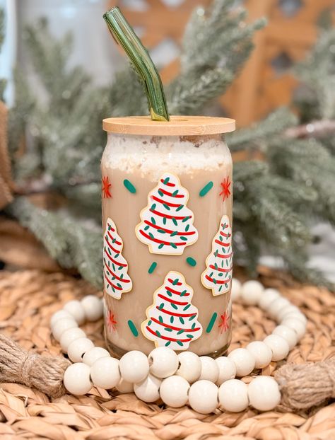 Christmas Gift Cake, Cake Tree, Glass Tumbler Design, Christmas Beer, Christmas Glasses, Sprinkle Cookies, Snack Cups, Christmas Tree Cake, Little Christmas Trees