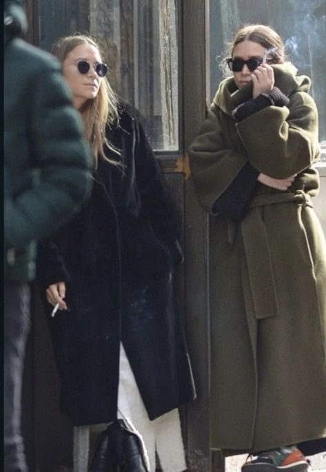 Olsen Twin Fashion, Olsen Winter Style, Mary Kate And Ashley Olsen Winter Style, Olsen Twins Winter Style, Mary Kate And Ashley Olsen Style 2024, Mary Kate And Ashley Olsen Style, Olsen Twins Aesthetic, Olson Sisters, Olsen Twins Style 2000s