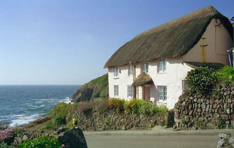 english gardens by the sea | HOLIDAY IN ENGLAND: English Country Cottages The Perfect Getaway For ... British Cottages, Florida Beach Cottage, English Seaside, Sea Holiday, Cornish Cottage, Cottages By The Sea, Cornwall Cottages, English Country Cottages, English Cottages