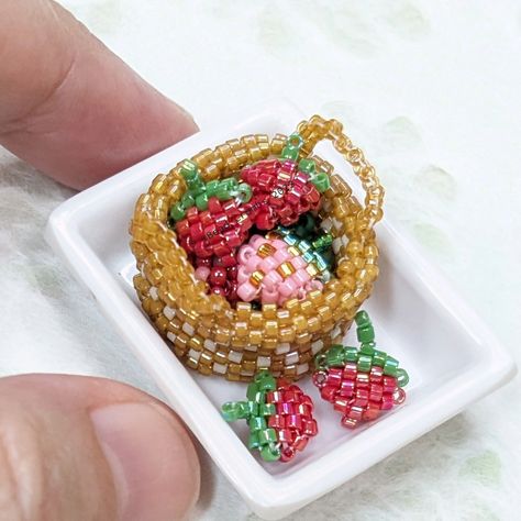 Made this mini 3D strawberries with Miyuki Delica beads. 3d Beaded Patterns, Beaded Strawberry, Make A Basket, Beaded Ideas, Miyuki Beads Pattern, Miyuki Delica Beads, Muscle Memory, Miyuki Beads, Delica Beads