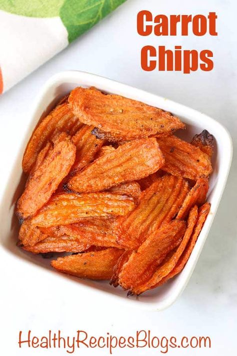 Baked Carrot Chips, Carrot Chips, Healthy Chips, Sour Cream Dip, Cream Dip, Homemade Chips, Veggie Chips, Carrot Recipes, Healthy Food Blogs