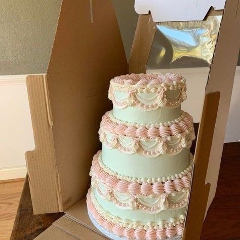 Vintage Cake 3 Tier, Pink Birthday Cake 3 Tier, Sweet 16 Birthday Cakes Aesthetic, 3 Teir Cakes Ideas, Love Shack Fancy Cake, Green And Pink Wedding Cake, Double Decker Cake, Red Velvet Marble Cake, Coquette Bday