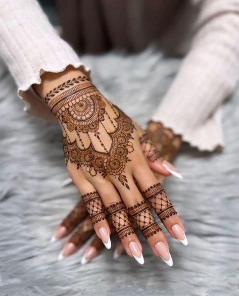 Mehndi Designs Different, Mehendi Designs For Roka, Tattoo Designs With Mehndi, Mehendi Modern Designs, Back Hand Finger Design, Mehendi Designs For Hands Modern, Modern Palm Mehndi Designs, New Model Mehandi Designs, Wedding Mehndi Designs For Hands