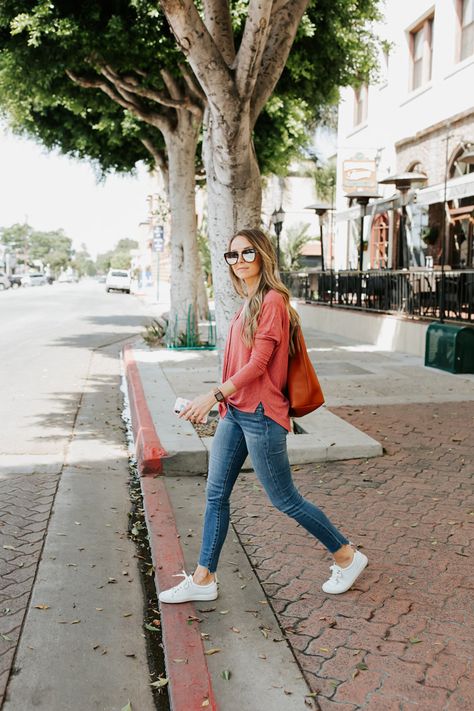 these sneakers are my absolute favorite non-athletic sneaker, and so comfortable for traveling! | merricksart.com Stylish Walking Shoes, Running Errands Outfit, Cute Travel Outfits, Merricks Art, White Sneakers Outfit, Errands Outfit, Travel Outfit Summer, Sneakers Outfit, Outfits Casuales