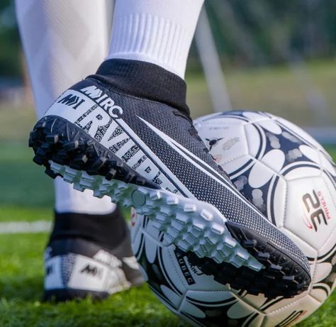 Here's the best professional Football Shoes high ankle trainer's sneakers. Custom Football Boots, American Football Cleats, Turf Cleats, Cleats Soccer, Ankle Boots For Men, Kids Football Boots, Mens Soccer Cleats, Turf Shoes, Futsal Shoes