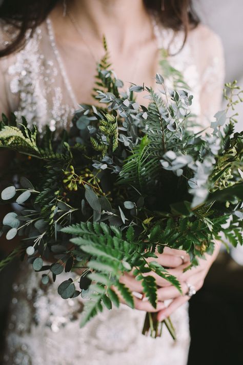 Tree Slabs Wedding, Fern Bouquet, Trend Photo, Leaves Bouquet, Loose Bouquet, Eucalyptus Wedding Bouquet, Dark Green Wedding, Fern Wedding, Green Wedding Bouquet