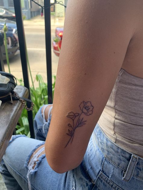 Handpoke Tattoo, Small Pretty Tattoos, Petite Tattoos, Cute Tattoos For Women, Classy Tattoos, Discreet Tattoos, Dainty Tattoos, Subtle Tattoos, Aesthetic Tattoo