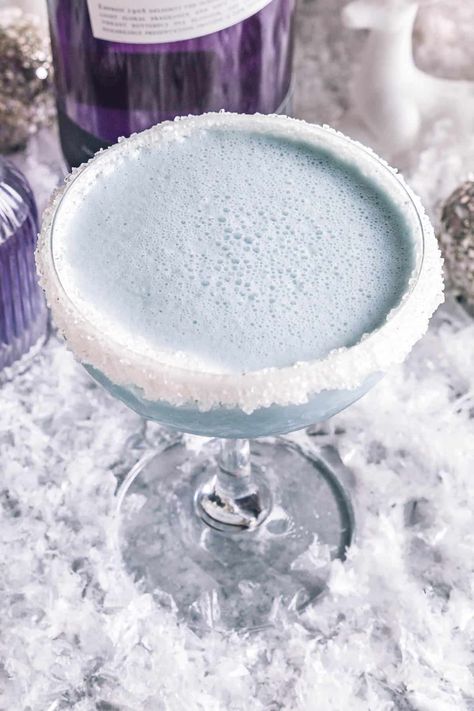 Jack Frost Cocktail Empress Gin, Empress 1908 Gin, Holiday Beverages, Hot Cocktails, Blueberry Syrup, Gin Cocktail Recipes, Cocktail Night, Winter Cocktails, Sugar Sprinkles