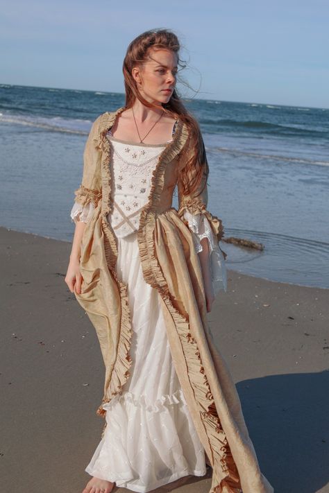 Costume by: @annie.wilkinson.designs Elizabeth Swann Outfit, Elizabeth Swann Aesthetic, Elizabeth Swann Costume, Elizabeth Swann, Ren Fest, Halloween Custom, Disney Cosplay, Pirates Of The Caribbean, Halloween