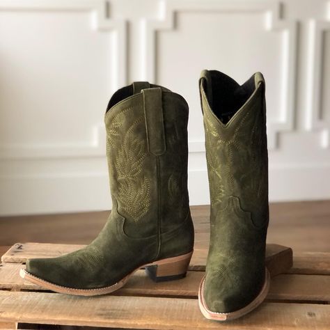 All Posts • Instagram Trendy Wedges, Lane Boots, Western Life, Earthy Outfits, Western Women, Mens Style Guide, Live Your Best Life, Cow Boy, Best Life