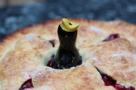 What the heck is a pie bird? A tool that will give you perfectly baked pies!  How to use a pie bird | Bakepedia Tips Pie Bird, Pies Maker, Best Pie, Best Chocolate Cake, Perfect Pies, Cherry Pie Filling, Cooking Gadgets, Baking Tips, Christmas Baking