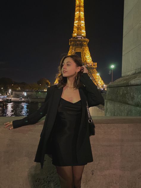 Paris Outfits At Night, Parisian Clubbing Outfit, Paris Fashion Night Out, Paris Outfits Summer Night, Black Paris Outfit, Night Paris Outfit, Paris Outfits Evening, Night Time Paris Outfits, Paris At Night Outfit