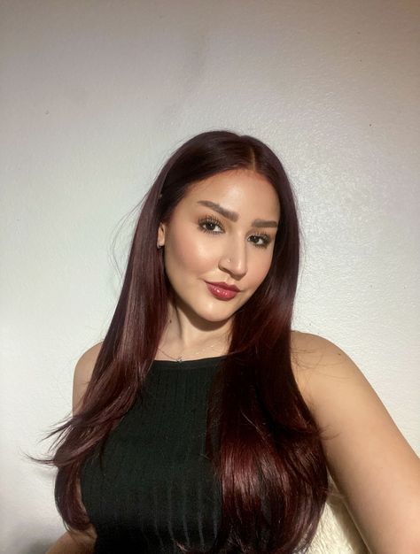 Brown Mahogany Hair Color, Red Hair Outfits What To Wear With, Brown Hair Red Undertones, Blowout Hair Medium, Reddish Hair Color, Brown Hair On Brown Skin, Redish Brown Hair, Red Hair Pale Skin, Hottest Haircuts