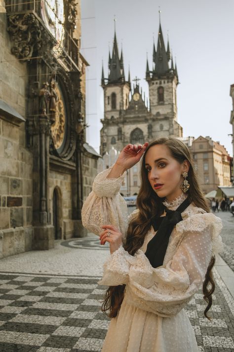 Prague Photoshoot Ideas, Prague Street Style, Prague Photoshoot, Prague Photo Ideas, Vision Pictures, Euro Winter, Prague Astronomical Clock, Prague Photos, Prague Old Town