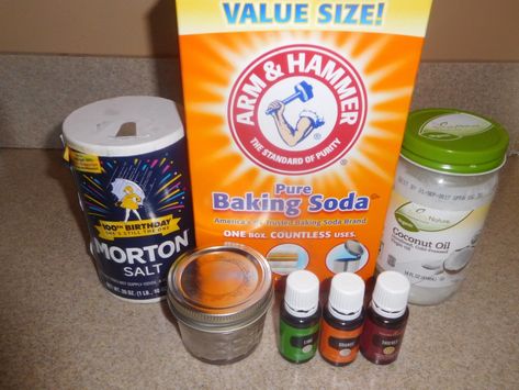 Homemade Toothpaste Baking Soda Toothpaste Diy, Homemade Toothpaste With Coconut Oil, How To Make Toothpaste, Homemade Toothpaste Recipe, Baking Soda Teeth, Baby Toothpaste, Diy Toothpaste, Organic Toothpaste, Baking Soda Toothpaste