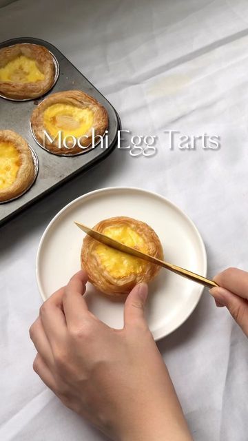 𝗙𝗜𝗟𝗠𝗕𝗬𝗖 on Instagram: "mochi egg tart 🍡 crispy egg tart with chewy kiri mochi 😮‍💨 Egg Tart Crust: ~pastry sheet -egg wash defrost your pastry sheet and form your own egg tart shell shape 😌. Bake at 180 for 15 min ~egg tart filling -2 eggs -1 tbs condensed milk -100 ml milk -10g sugar mix everything together and sift for a smoother texture. Pour your mixture on the tart shell and bake at 180 for 15 min mochi I used kiri mochi for this recipe just baked your kiri mochi in the air fryer Kiri Mochi, Egg Tart Recipe, Tart Crust, Crispy Egg, Tart Filling, Tarts Crust, Tart Shells, Custard Filling, Tart Recipe