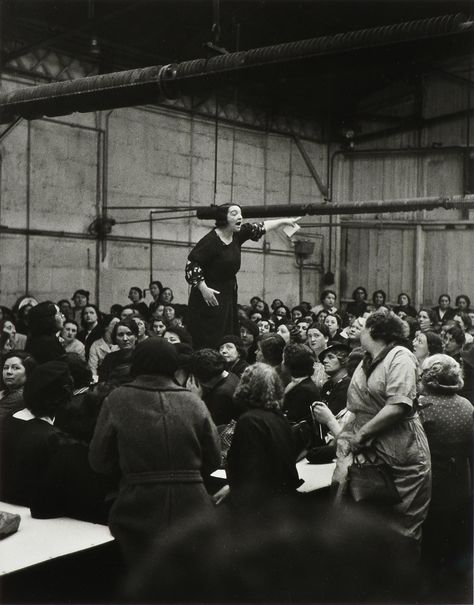 Women Activists, Willy Ronis, Theatre Photography, 35 Mm Film, Berenice Abbott, Musee Carnavalet, Robert Doisneau, Alfred Stieglitz, Henri Cartier Bresson