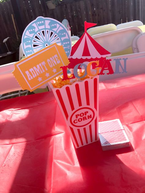 County Fair Centerpieces, Carnival Theme Centerpieces Diy, Diy Carnival Centerpieces, Carnival Table Decor, Carnival Table Decorations, Carnival Table Centerpieces, Carnival Birthday Table Decor, Carnival Theme Centerpieces, Circus Birthday Centerpieces