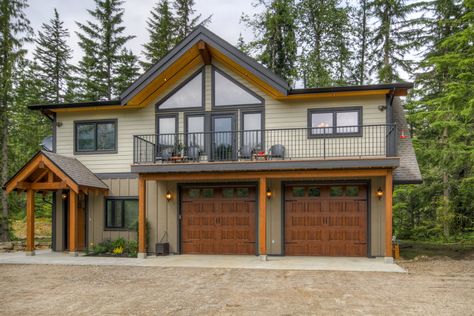 Location: Mt. Begbie Rd, Revelstoke, B.C Size: Garage and shop 1144 sq ft; Living area above 1071 sq ft. Scope of Work: Architectural and Structural Awards: 2013 Gold Keystone Award for 'Best single family detached home under 1,500 sq.ft.' The Keystone awards celebrate excellence in the Home Building Industry in the Thompson-Nicola Region. Presented Above Garage Apartment, Garage With Living Quarters, Building Apartment, Timber Frame Design, Plan Garage, Barn Plan, Carriage House Plans, Garage Loft, Garage Apartment Plans