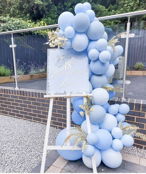 Easel With Balloons, Bouquet Stand, Blue Balloon Garland, Deco Ballon, Baby Shower Theme Decorations, Baby Shower Deco, Blue Balloon, Dekor Diy, Birthday Party Theme Decorations