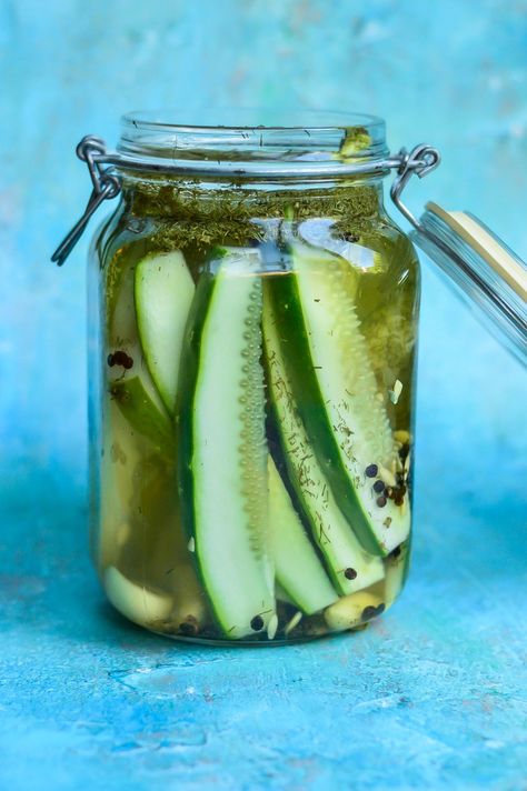 Easy Dill Pickles, Homemade Refrigerator Pickles, Making Dill Pickles, Refrigerator Pickles Dill, Refrigerator Pickle Recipes, Homemade Pickles Dill, Salad Art, Dill Pickle Recipe, Pickling Spice