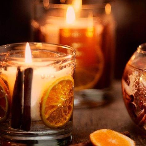 10 Dried Orange Crafts to Beautify Your Home ~ Matchness.com Cloves In Oranges, Candle Decorations Diy, Diy Orange Candle, Orange Crafts, Gel Candle Diy, Gel Candle, Orange Craft, Fruit Candles, Wax Candles Diy