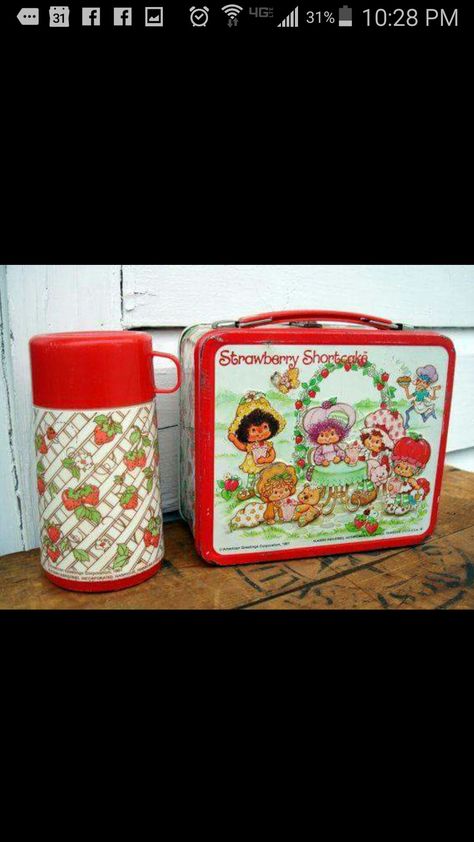 Strawberry Shortcake Cheesecake Bars, Strawberry Shortcake Cheesecake Recipe, Strawberry Shortcake Toys, Strawberry Shortcake Cupcake, Lunch Box Thermos, Strawberry Shortcake Cake, Tin Lunch Boxes, Vintage Lunch, Strawberry Shortcake Recipes