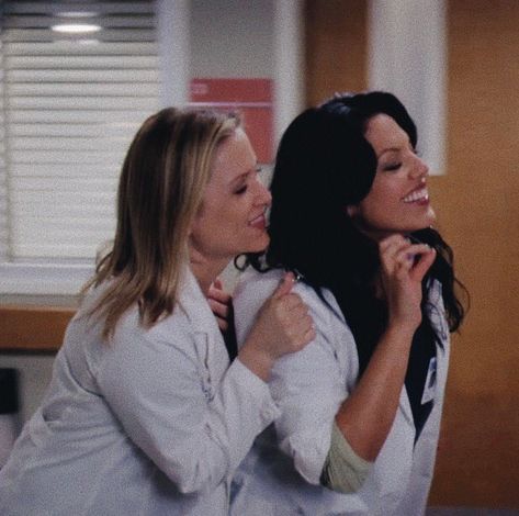 Arizona And Callie, Greys Anatomy Callie, Grey's Anatomy Doctors, Callie Torres, Sara Ramirez, Arizona Robbins, Jessica Capshaw, Lexie Grey, Greys Anatomy Cast