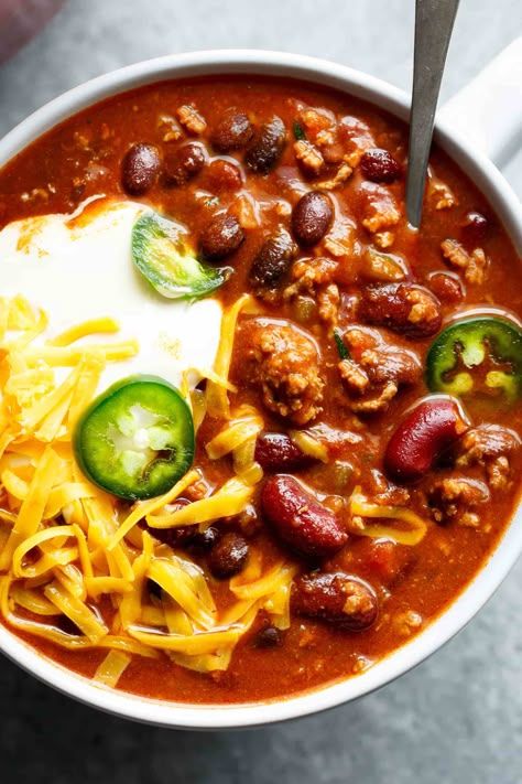 Beef & Bean Jalapeño Chili is one of the best and easiest chili's ready in under 30 minutes! Full of ground beef, beans and Jalapeño peppers! | Cafe Delites Jalapeño Chili, Pork Chili Recipe, Homemade Chili Recipe, Jalapeno Chili, Jalapeño Peppers, Ground Beef Chili, Beef Chili Recipe, Chili Recipe Turkey, Best Chili Recipe