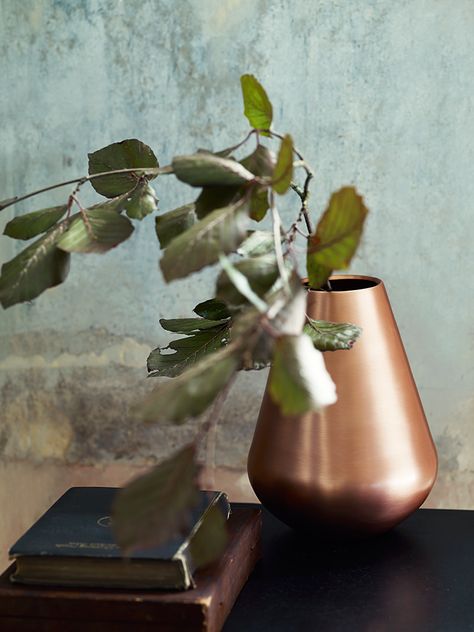 Copper Living Room, Drawing Simple, Copper Bedroom, Copper Furniture, Living Room Pieces, Copper Vase, Concrete Vases, Square Vase, Pink Vase