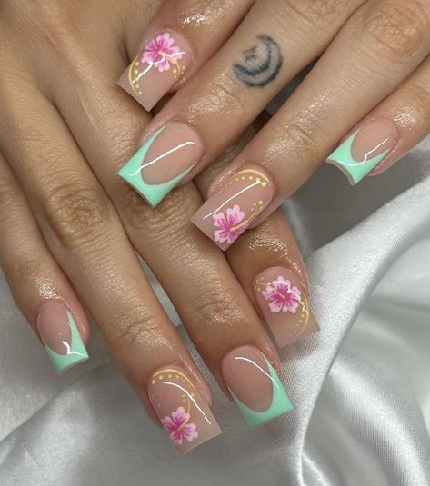 Nail Ideas Florida, Nail Ideas Holiday Summer, Pink And Green Nail Ideas, Pink And Mint Nails, Tropical Nails Acrylic, Simple Summer Nails Square, Fun Vacation Nails The Beach, Island Nails Tropical, Nails Florida