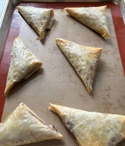 These Apple Turnovers with Phyllo Dough, also known as filo pastry, are flaky, buttery and stuffed with apple pie filling. They are the perfect Fall dessert, and great for Holidays. Ready in less than an hour! Apple Phyllo Dough Recipes, Apple Turnovers With Phyllo Dough, Phyllo Dough And Apple Pie Filling, Fillo Dough Recipes, Filo Dough Recipes, Fruit Filling Recipe, Philo Dough, Phyllo Dough Recipes, Apple Turnovers