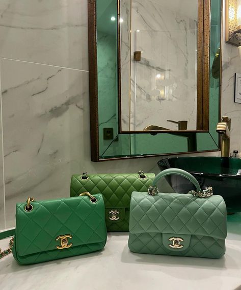 A I M É E - R O S E on Instagram: “My kinda arm candy 🍬🍭🍡” Chanel Green Bag, Green Chanel Bag, Green Chanel, Chanel Green, Expensive Bag, Kilim Bag, Chanel Purse, Fancy Bags, Arm Candy