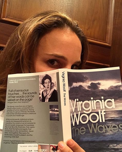 Academy Award–winning actress Natalie Portman has great literary taste. Check out which books Natalie Portman is reading and loving in these Instagram posts! Natalie Portman Reading, All The Bright Places, Academy Award, Virginia Woolf, Girl Reading, Natalie Portman, 가을 패션, What’s Going On, Human Experience