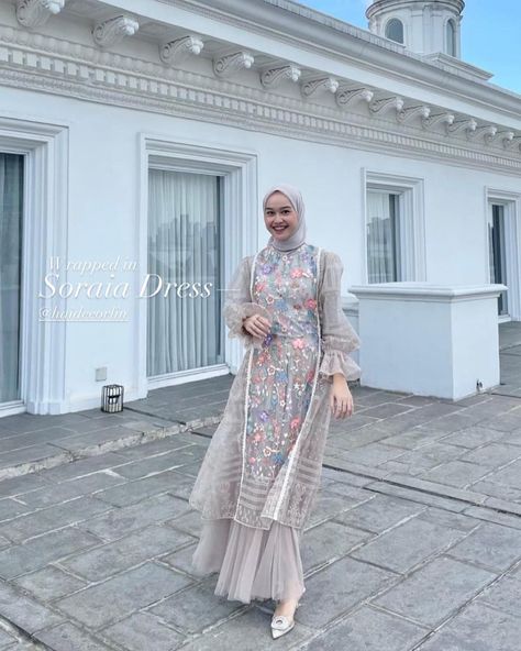 Haidee & Orlin | Team soraia di Harvest de lune kemarin !!! open order minggu ini kita ada 2 soraya ada soraya 3d flowers yg bunganya timbul, dan soraia dgn… | Instagram Dress Hari Raya, Outfit Rok, Lebaran Outfit, Mix And Match Outfits Hijab, Dress Lebaran, Brokat Modern, Dress Brokat Modern, Fashion 2025, Dress Kebaya