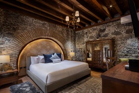 Hacienda Santo Cristo Hotel & Spa - Adults Only en Puebla: Encuentra las mejores habitaciones y precios para 2023 | Hotels.com Castle Bedroom, Valet Parking, River House, Hotel Spa, Outdoor Bed, Places To Go, Castle, Pie, Spa