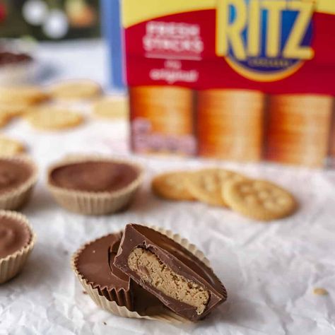 Ritz cracker peanut butter cups - One Sweet Mama Homemade Ritz Crackers, Ritz Cracker Recipes, Peanut Butter Cups Recipe, Making Peanut Butter, Chocolate Peanut Butter Desserts, Homemade Peanut Butter Cups, Ritz Cracker, Chocolate Peanut Butter Fudge, Peanut Butter Desserts