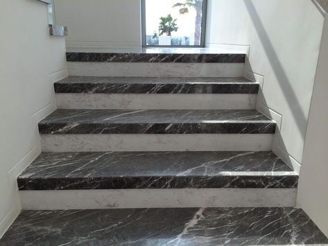 Awesome Granite Staircase Designs - Engineering Discoveries Stair Granite, Stairs Tiles Design, Granite Stairs, درج السلم, Marble Flooring Design, Staircase Design Modern, Marble Staircase, Stairs Design Interior, Marble Stairs